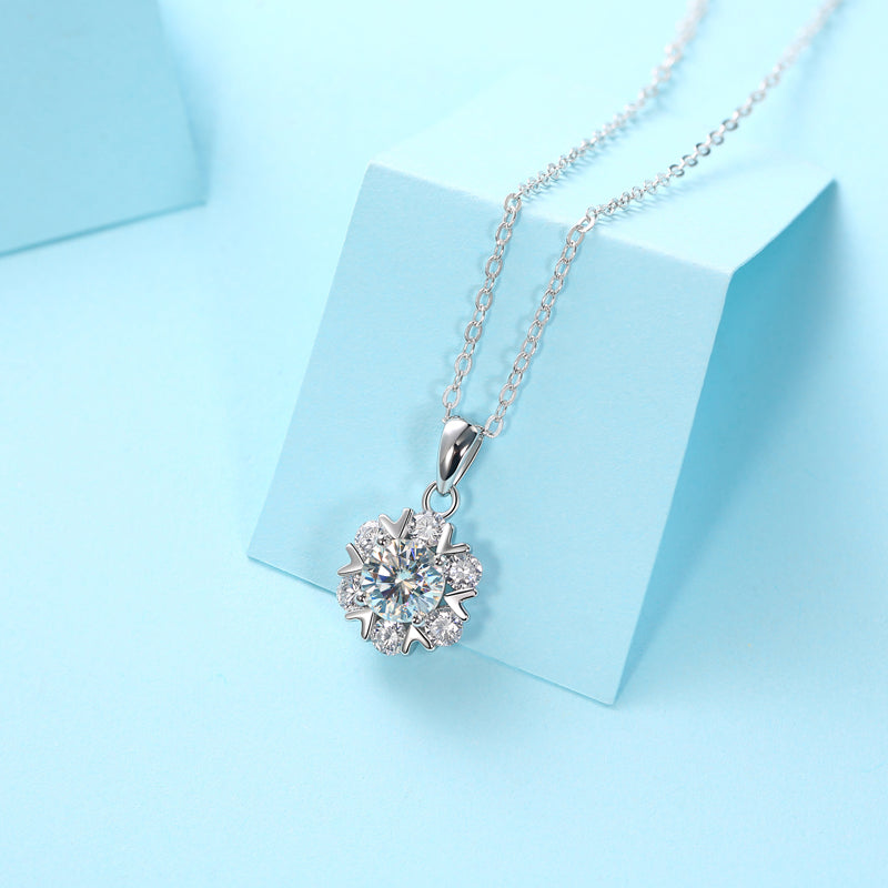 Romantic Snowflake Pendant Necklace 1ct in 925 sterling silver