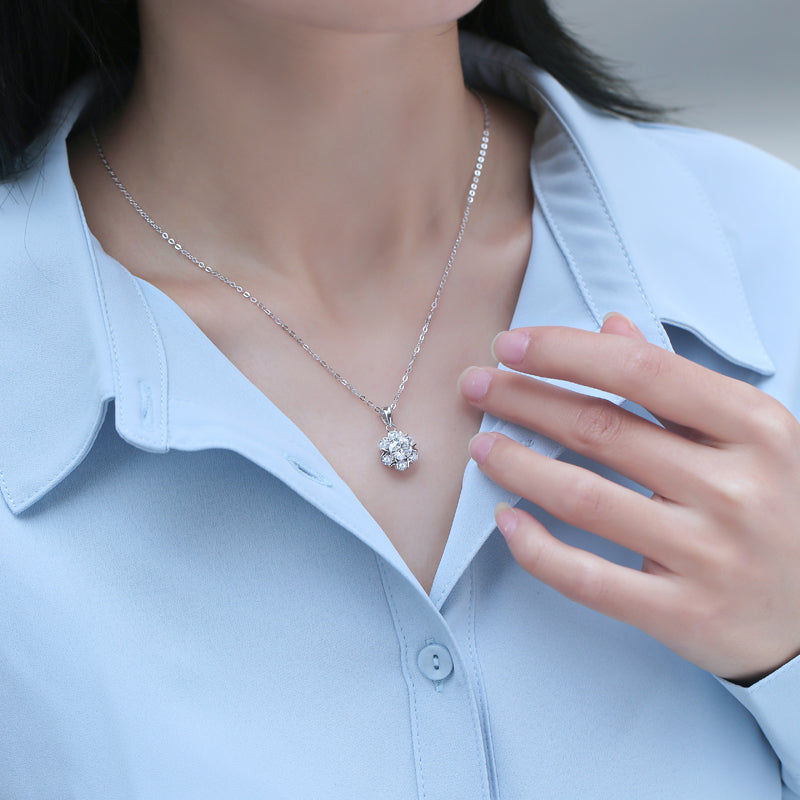 Romantic Snowflake Pendant Necklace 1ct in 925 sterling silver