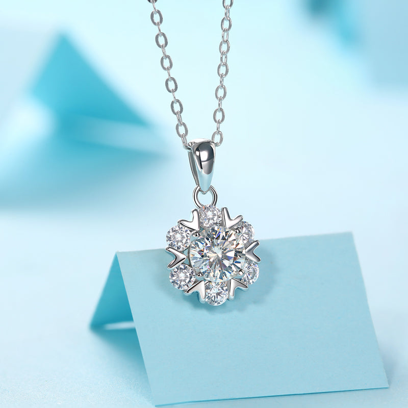 Romantic Snowflake Pendant Necklace 1ct in 925 sterling silver